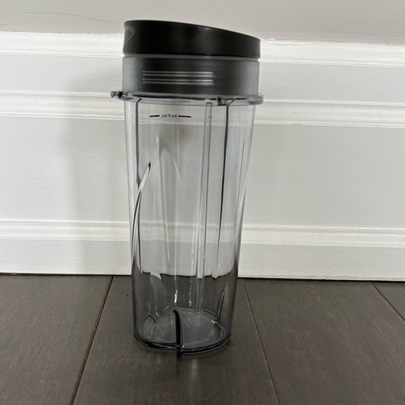 Ninja Other - Ninja Blender Cup with Sip & Seal Travel Lid – Clear 
Smoothies, Drinks
